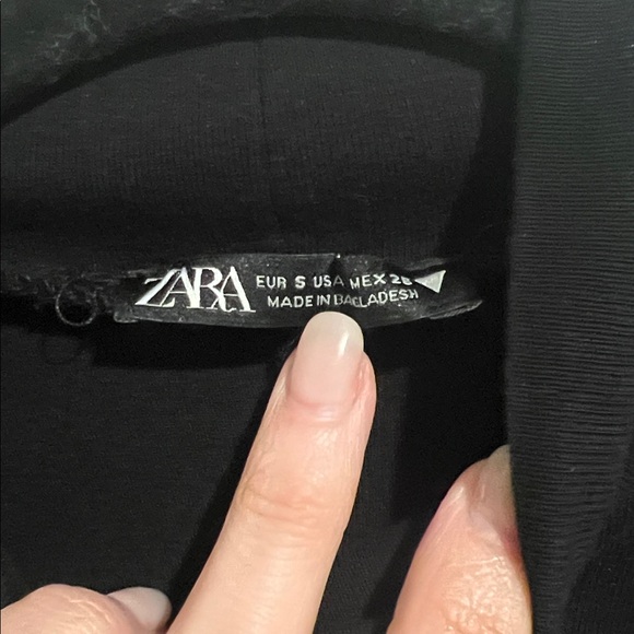 Zara Black mock neck long sleeve ruched crop top size small - Picture 2 of 3